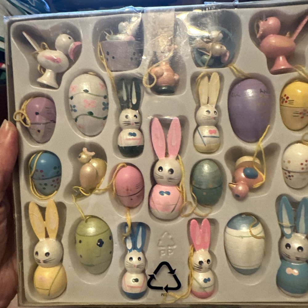 Vintage Easter Wooden Ornament Set of 24‎ Bunnies Chicks Eggs Boxed Spring Decor